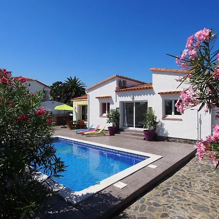 Holiday Montgri Holiday home *