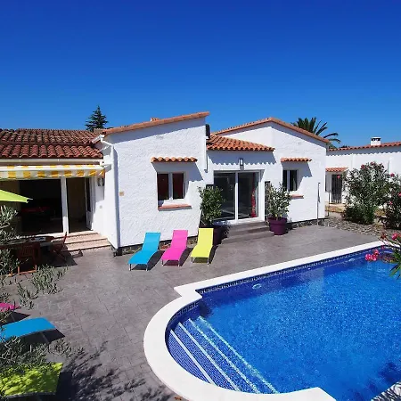 Holiday home Holiday Montgri