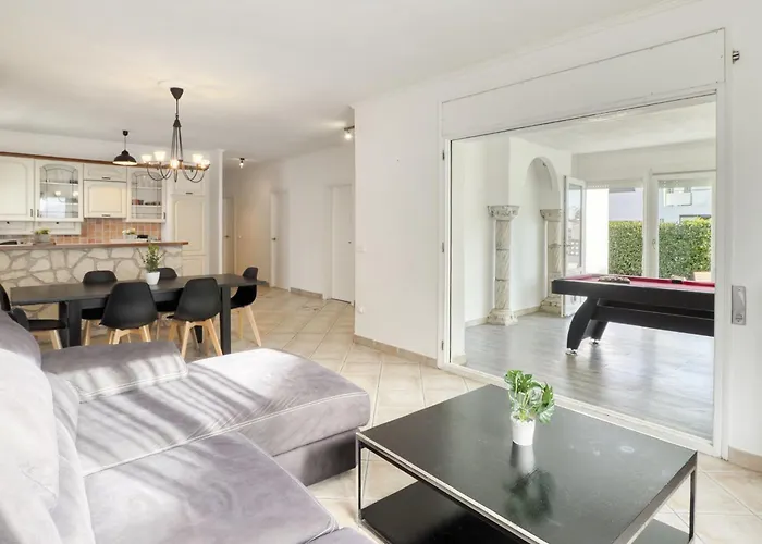 Feriehus Montgri By Interhome *